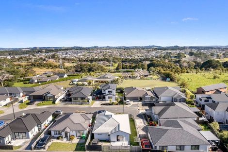 Photo of property in 8 Verdot Close, Kumeu, 0810