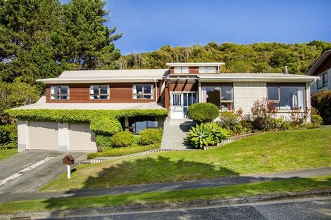 Photo of property in 34 Greyfriars Crescent, Tawa, Wellington, 5028