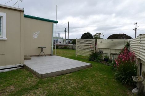 Photo of property in 2 Dawick Street, Foxton Beach, Foxton, 4815