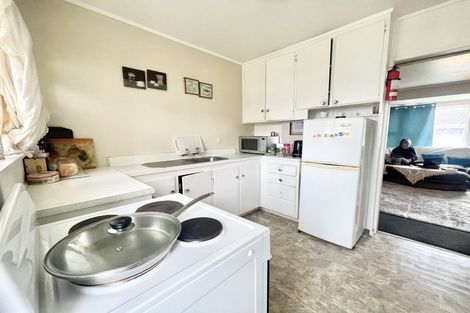 Photo of property in 5/215 Swanson Road, Henderson, Auckland, 0610