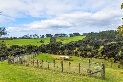 Photo of property in 185 Red Hills Road, Massey, Henderson, 0782