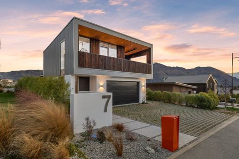 Photo of property in 7 Tuke Lane, Wanaka, 9305