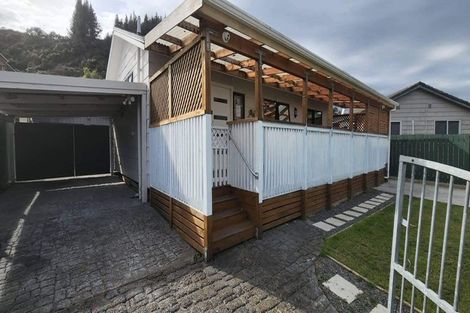 Photo of property in 6 Edmund Lomas Grove, Birchville, Upper Hutt, 5018