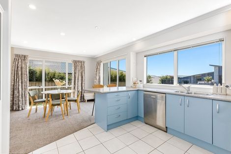 Photo of property in 31 Aspiring Terrace, Aotea, Porirua, 5024