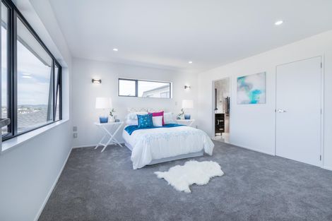 Photo of property in 14 San Casello Rise, Henderson, Auckland, 0612