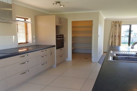 Photo of property in 20 Roto View, One Tree Point, 0118