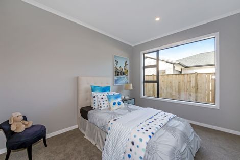 Photo of property in 13 Boocock Crescent, Orewa, 0931