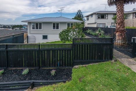 Photo of property in 21 Ludlow Terrace, Totara Vale, Auckland, 0627