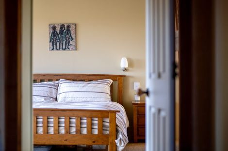 Photo of property in 18 Lichen Grove, Russell, 0272