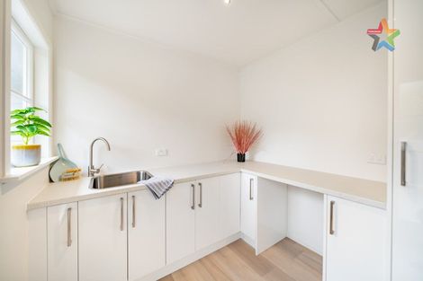 Photo of property in 64 Oakleigh Street, Maungaraki, Lower Hutt, 5010