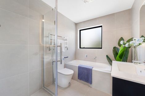 Photo of property in 140a Edgewater Drive, Pakuranga, Auckland, 2010