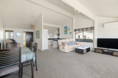 Photo of property in 31 Karewa Parade, Papamoa Beach, Papamoa, 3118