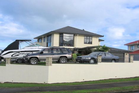 Photo of property in 2 Figtree Terrace, Goodwood Heights, Auckland, 2105