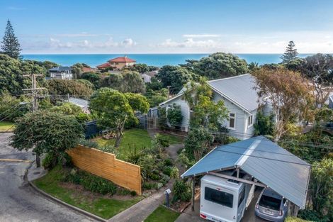 Photo of property in 137 Wellington Road, Paekakariki, 5034