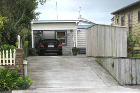 Photo of property in 18a Oriental Street, Welbourn, New Plymouth, 4312