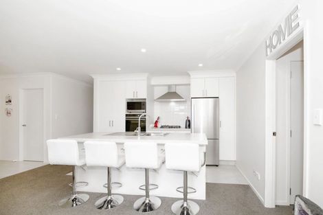 Photo of property in 5 Dumas Place, Rosehill, Papakura, 2113