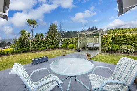 Photo of property in 22 Jade Crescent, Timberlea, Upper Hutt, 5018