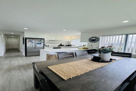 Photo of property in 2/17 Queen Street, Papakura, 2110