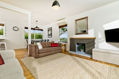 Photo of property in 10 Thomas Rea Place, Te Atatu South, Auckland, 0610