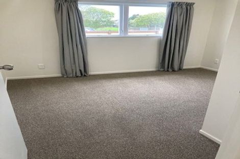 Photo of property in 1/2 Kurnell Drive, Botany Downs, Auckland, 2010