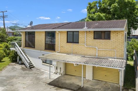 Photo of property in 60 Waikawa Road, Picton, 7220