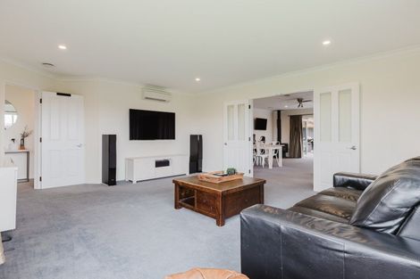 Photo of property in 4 Lourie Way, Fitzherbert, Palmerston North, 4410