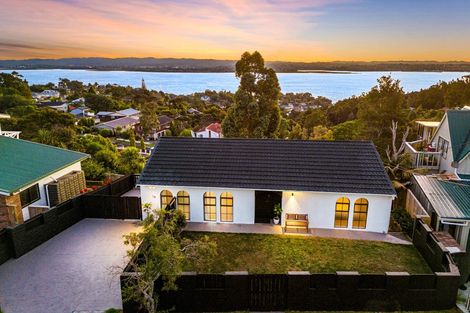 Photo of property in 1/78 Rangatira Road, Beach Haven, Auckland, 0626