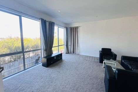 Photo of property in 50 Corricvale Way, Northcross, Auckland, 0630