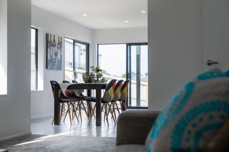 Photo of property in 14 San Casello Rise, Henderson, Auckland, 0612