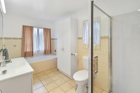 Photo of property in 1 Astelia Place, Goodwood Heights, Auckland, 2105