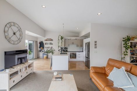 Photo of property in 10 Rena Place, Whitianga, 3510