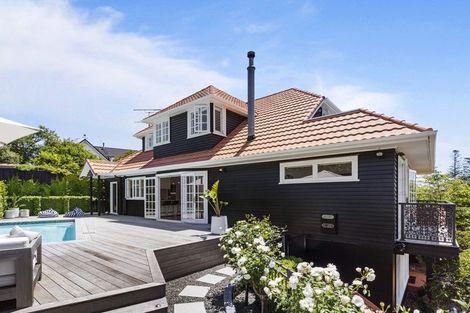 Photo of property in 16 Fenton Terrace, Cockle Bay, Auckland, 2014