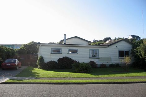 Photo of property in 3 John Street, Titahi Bay, Porirua, 5022