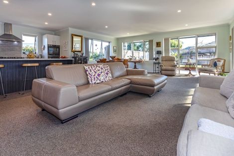 Photo of property in 80 Golden Shore Place, Coromandel, 3506