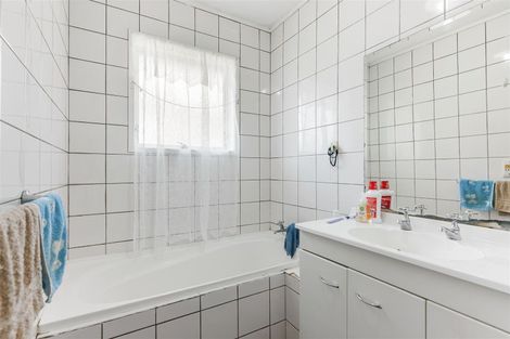 Photo of property in 2/4 Roys Road, Weymouth, Auckland, 2103