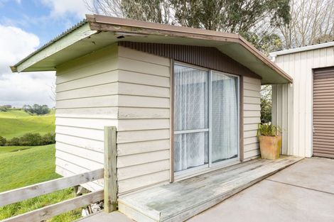 Photo of property in 805 Richmond Road, Lepperton, New Plymouth, 4373