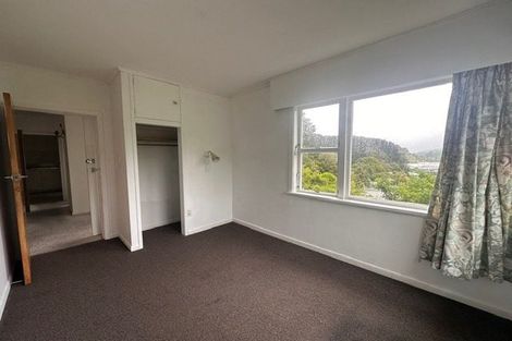 Photo of property in 88 Newlands Road, Newlands, Wellington, 6037