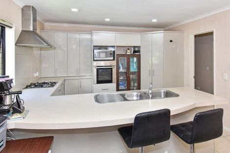 Photo of property in 13 Savona Drive, Flat Bush, Auckland, 2016