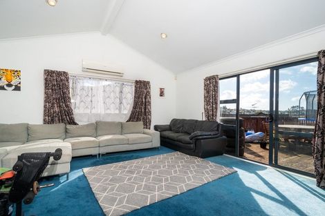 Photo of property in 47 Ruze Vida Drive, Massey, Auckland, 0614