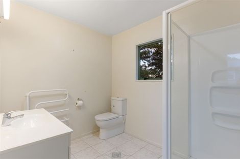 Photo of property in 1/51 Pupuke Road, Birkenhead, Auckland, 0627