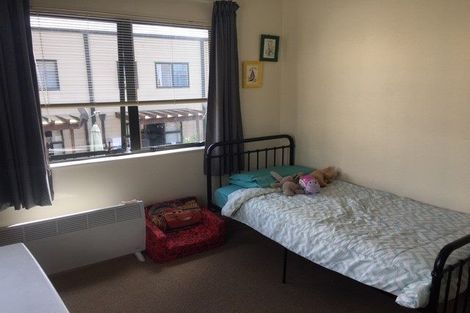 Photo of property in 7/17 Harbour View Road, Te Atatu Peninsula, Auckland, 0610