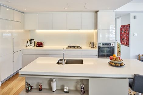 Photo of property in Clyde Quay Wharf, 1a/8 Clyde Quay Wharf, Te Aro, Wellington, 6011