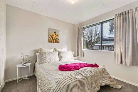 Photo of property in 2 Duckworth Road, Papakura, 2110