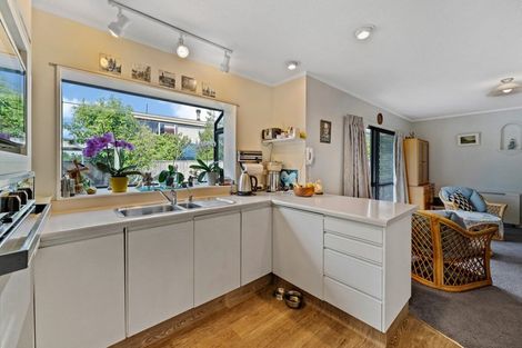 Photo of property in 32 Eruini Street, Waikanae Beach, Waikanae, 5036