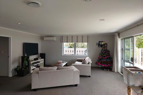 Photo of property in 122b Clevedon Road, Papakura, 2110