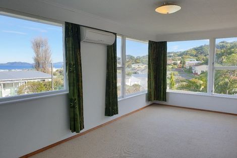 Photo of property in 21 Magnolia Grove, Maungaraki, Lower Hutt, 5010