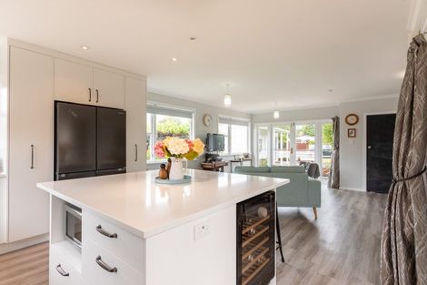 Photo of property in 77 Fergusson Street, Woodville, 4920