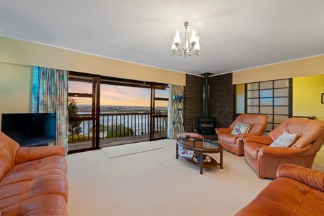 Photo of property in 32 Telstar Place, Beach Haven, Auckland, 0626