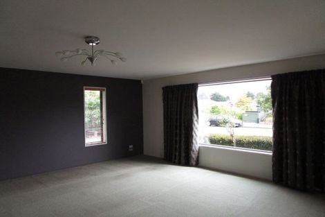 Photo of property in 2 Ruahine Place, Parklands, Christchurch, 8083