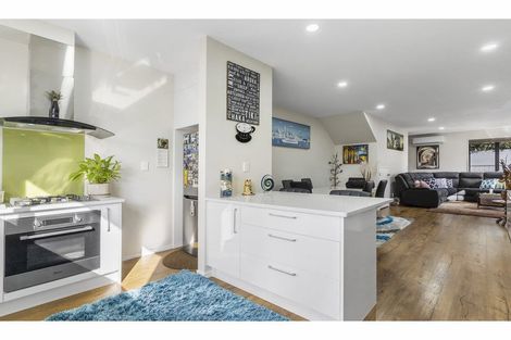 Photo of property in 2 Te Aparangi Road, Papakura, 2110